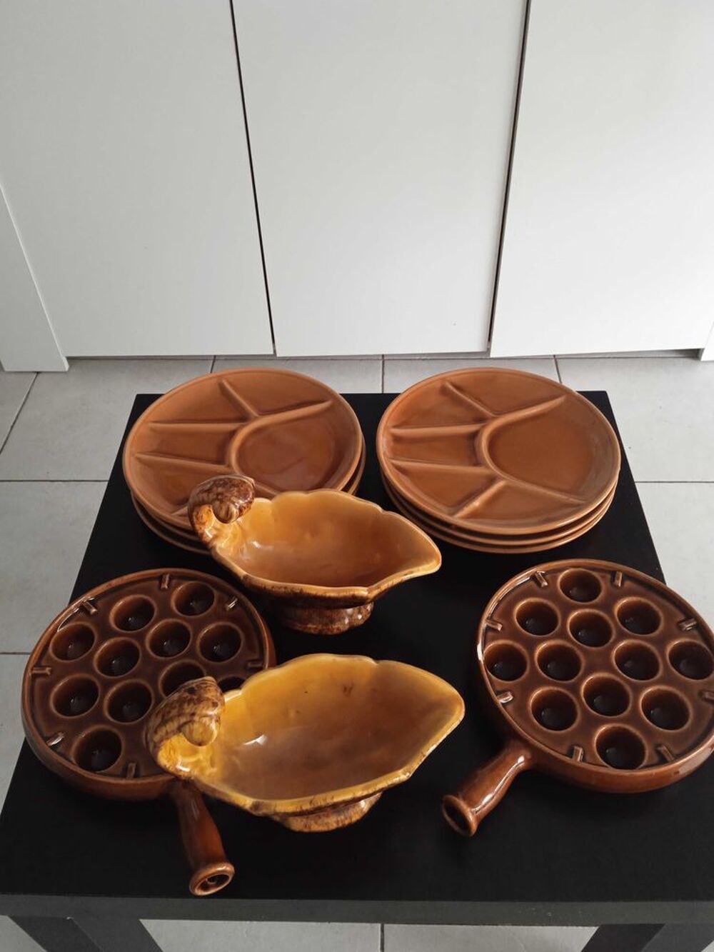 deux sauci&egrave;re 6 assiettes et plat a escargots Dcoration