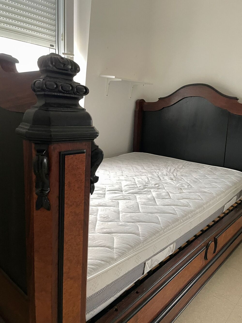 Lit vintage en bois massif avec matelas Meubles