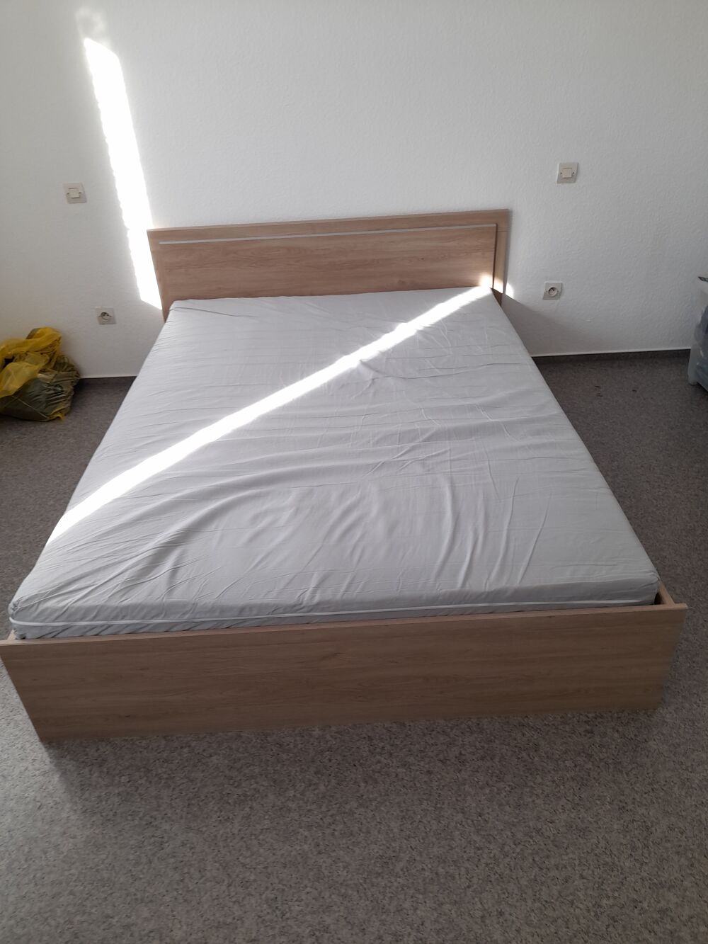Lit+sommier+matelas d'appoint Meubles