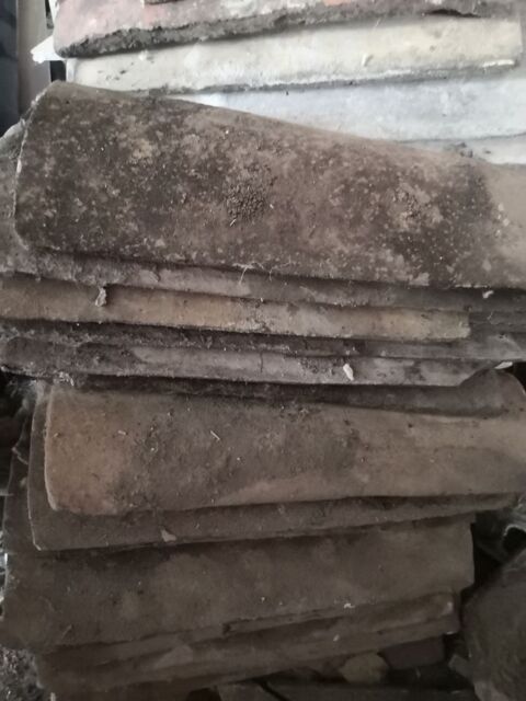 Tuiles canal beaujolaises anciennes rare environ 340 pices 0.8 Beaujeu (69)