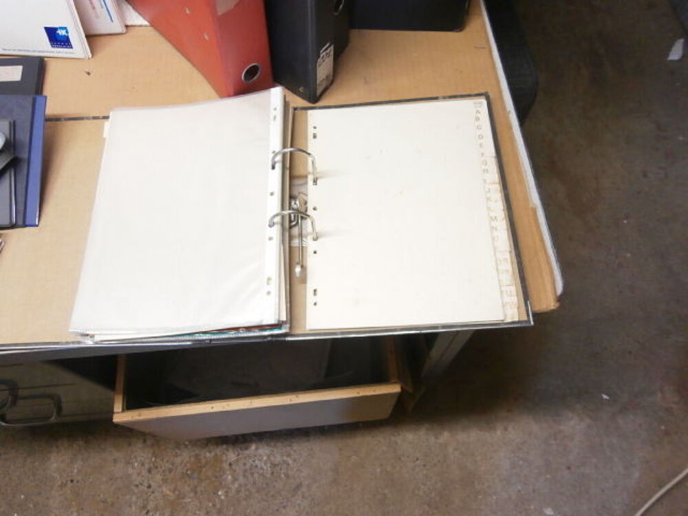 Fournitures scolaires, de bureaux, classeurs divers formats Bricolage