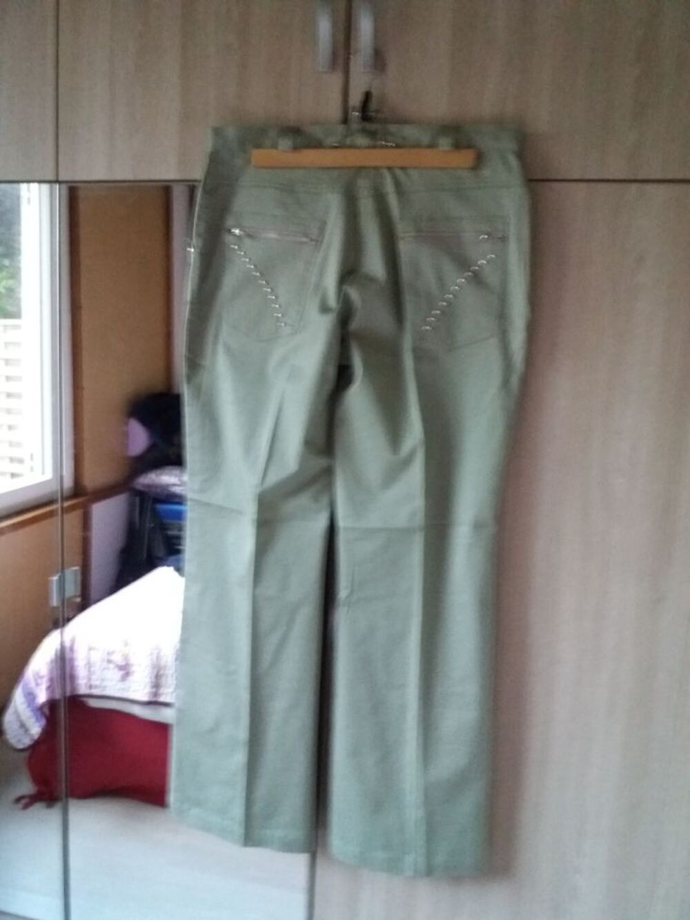 Pantalon femme couleur vert taille 42 Vêtements