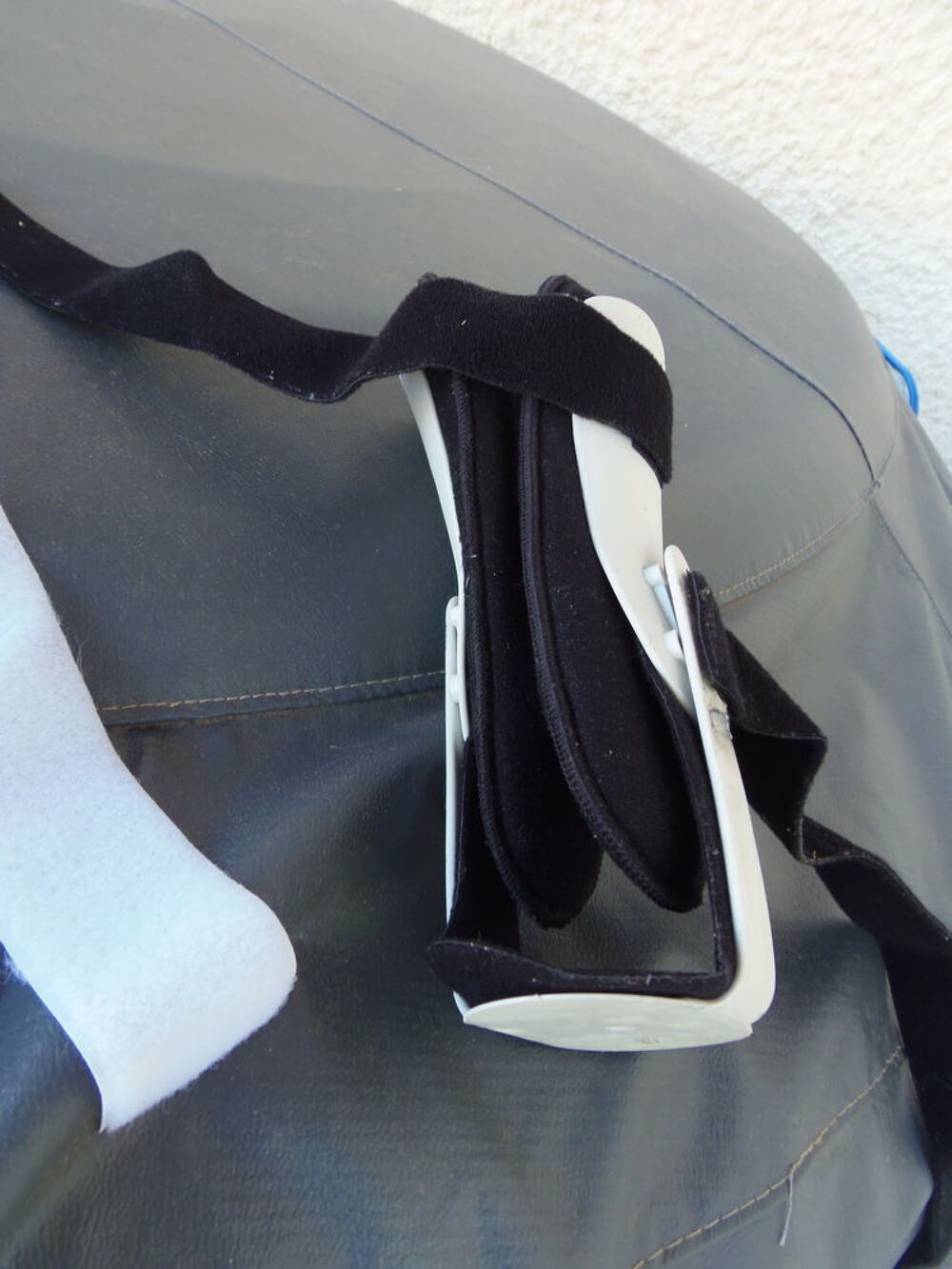 attelle.... jambe... genou et attelle cheville Sports