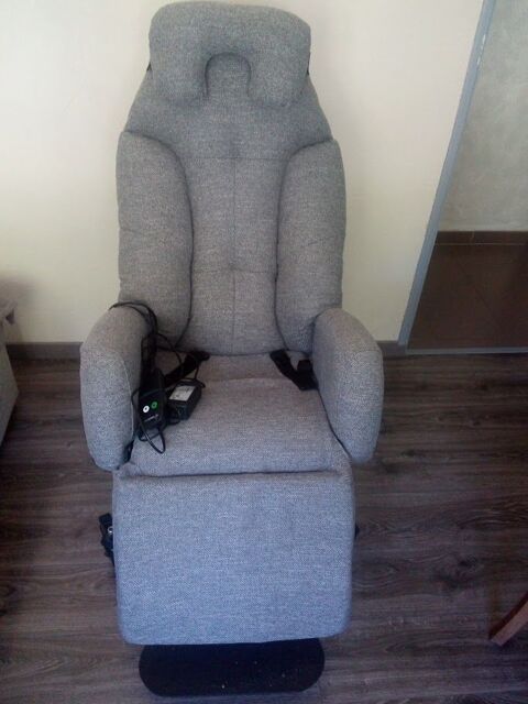 FAUTEUIL TISSUS GRIS MEDICALISE Nantua (01)