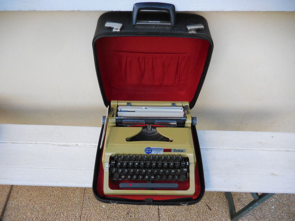 MACHINE A ECRIRE

