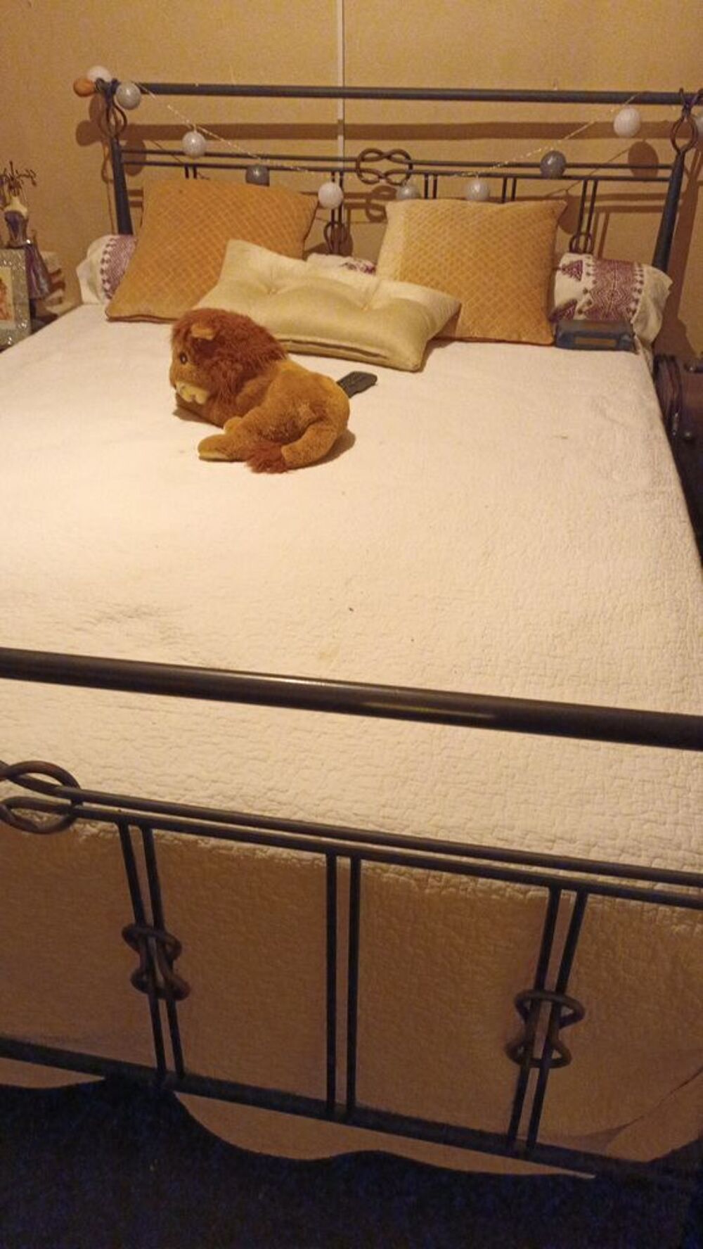 lit 2 personnes fer forg&eacute; matelas bon &eacute;tat Meubles