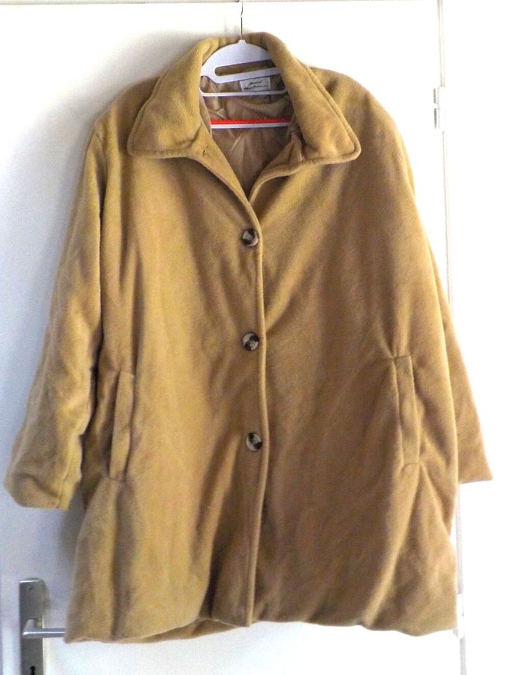 VESTE D'INTERIEUR FEMME TAILLE 54/56 COULEUR CAMEL Vêtements