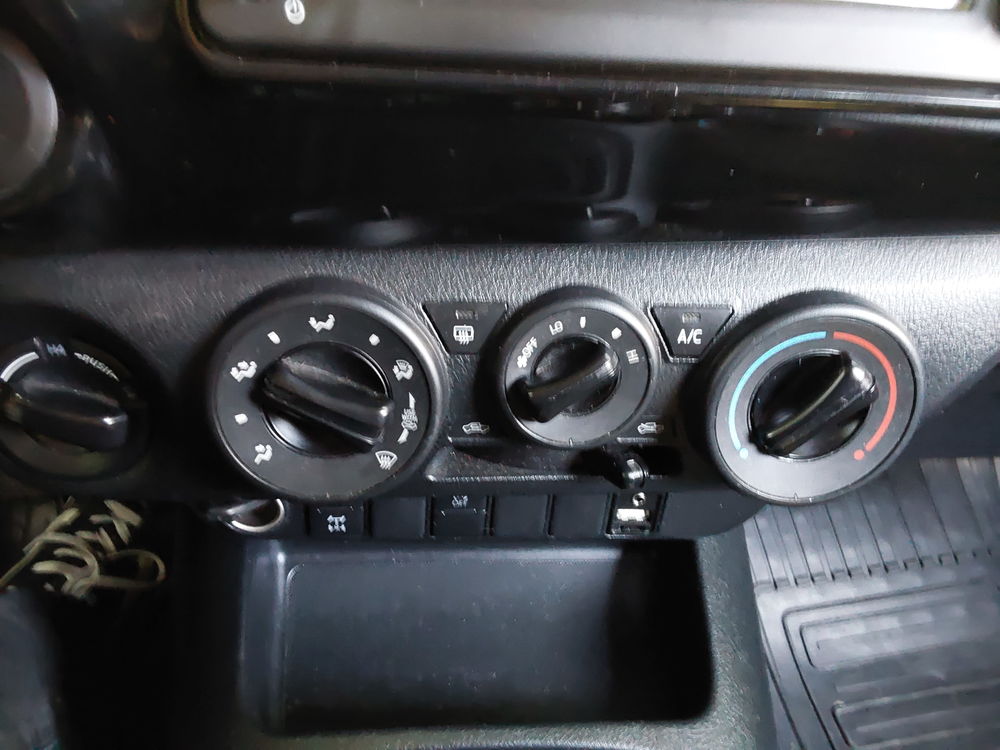 Hilux HILUX X-TRA CAB 4WD 2.4L 150 D-4D LECAP 2022 occasion 38080 Saint-Marcel-Bel-Accueil
