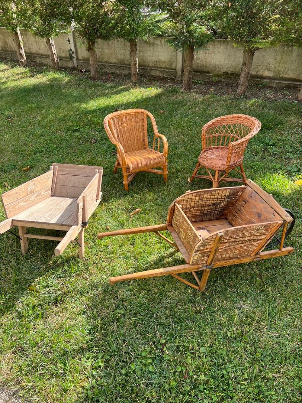 Lot chaises rotin et brouettes enfant Mobilier enfants