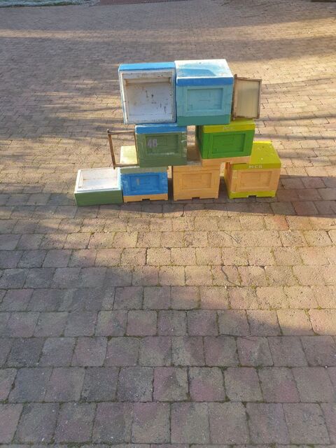 Mat&eacute;riel pour l'apiculture 
7 59400 Cambrai