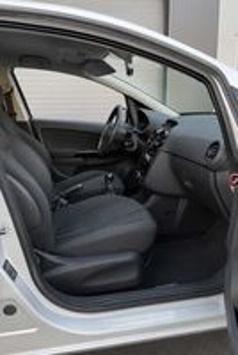 Corsa 1.2 - 85 ch Twinport Edition 2010 occasion 17000 La Rochelle