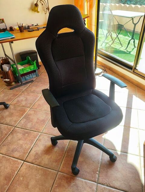 FAUTEUIL AVEC ACCOUDOIR Saint-Quentin-la-Poterie (30)