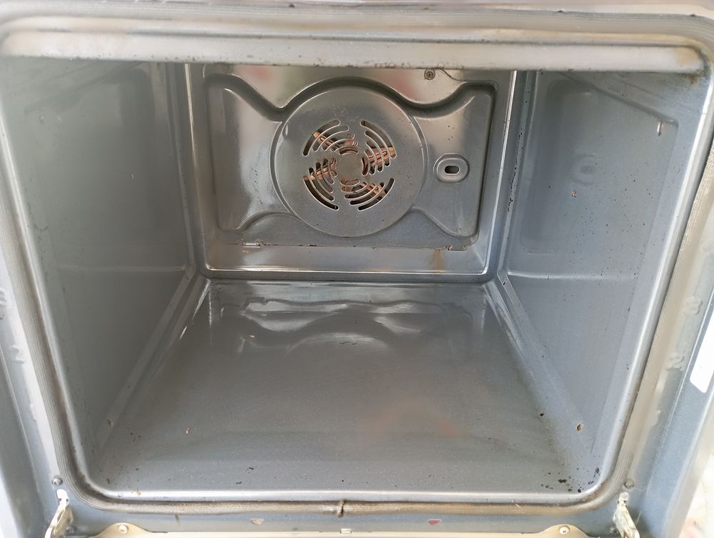 Four encastrable Whirlpool inox &agrave; pyrolyse Electroménager