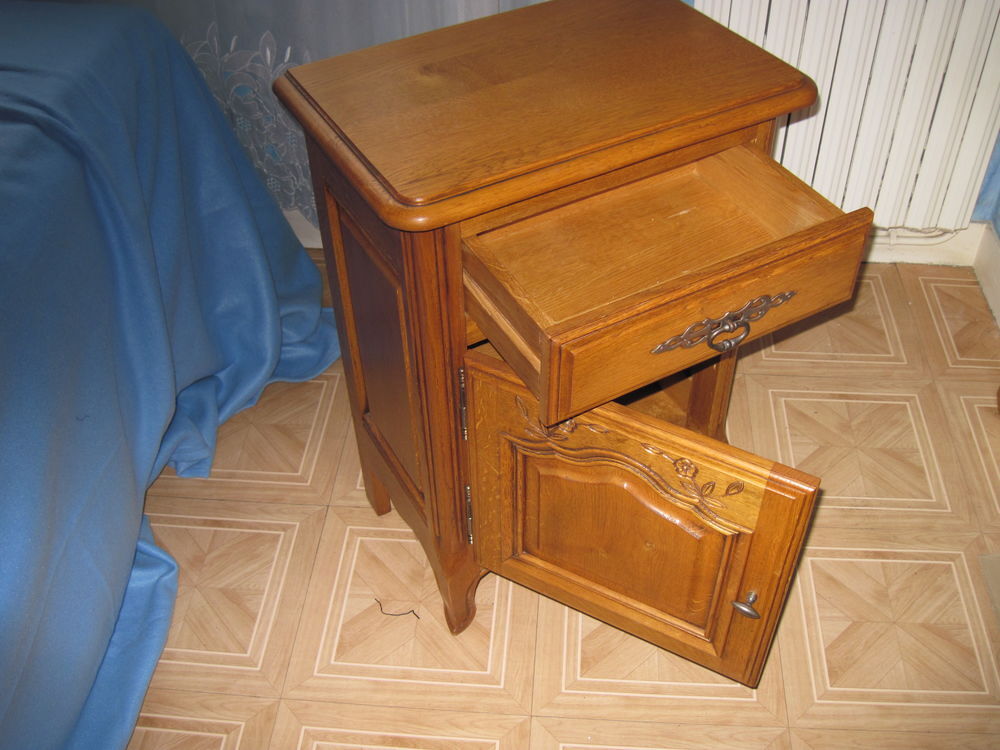 deux tables de chevet Meubles