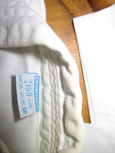 - kimono enfant 150 cm tr�s bon �tat 15 M�rignies (59)