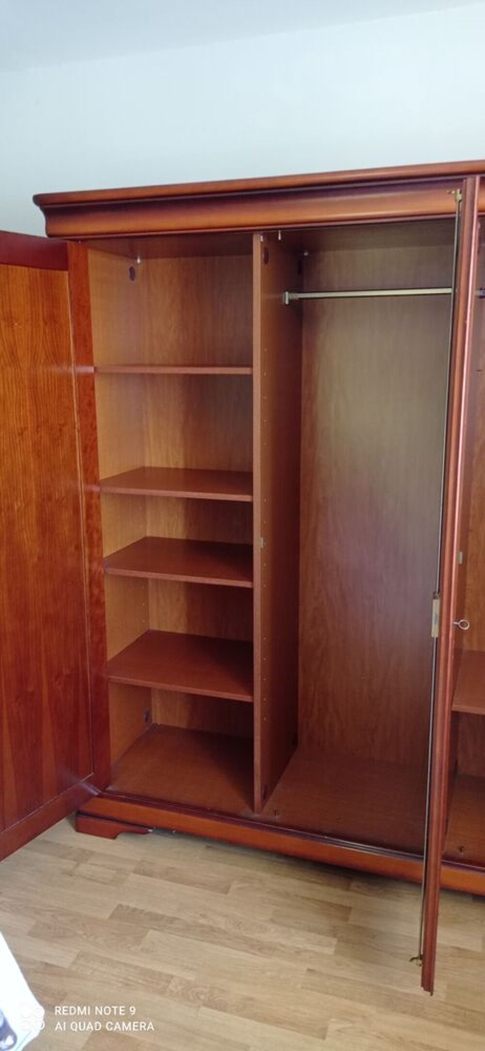Belle armoire 3 portes Meubles