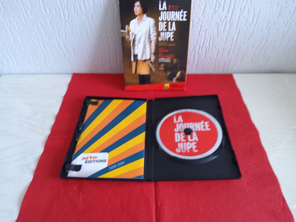 DVD film "LA JOURNEE DE LA JUPE" DVD et blu-ray