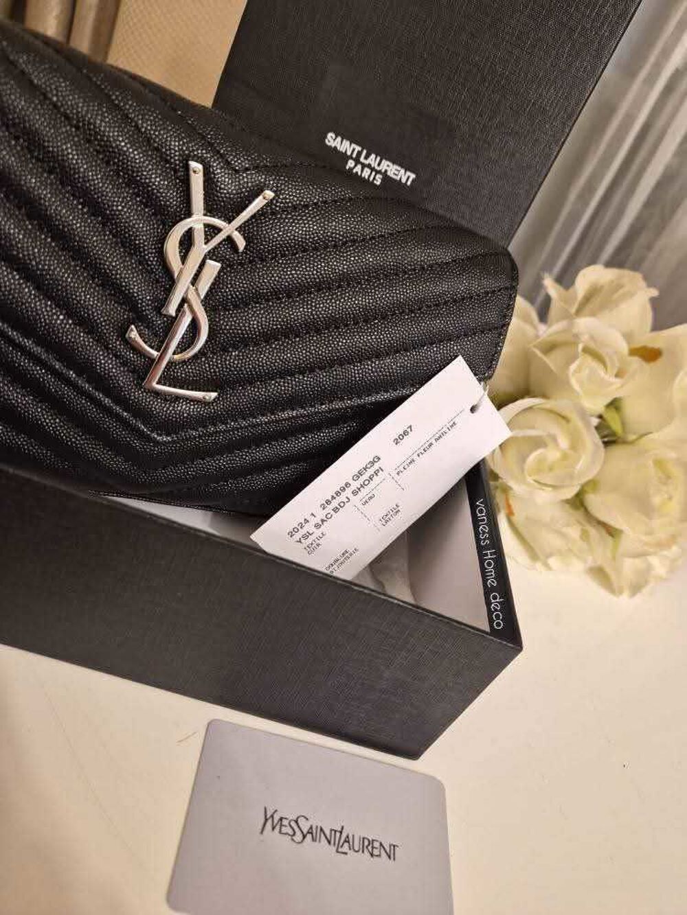 pochette cassandre ysl neuf avec boite remis en main propre Maroquinerie