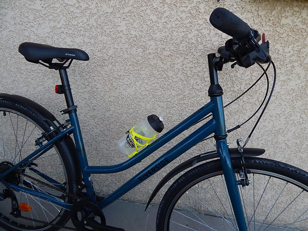 Tr&egrave;s beau v&eacute;lo Dacthlon Riverside 120 bleu en TBE, taille S Vélos