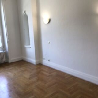 Appartement à louer 5 pièces 130 m²