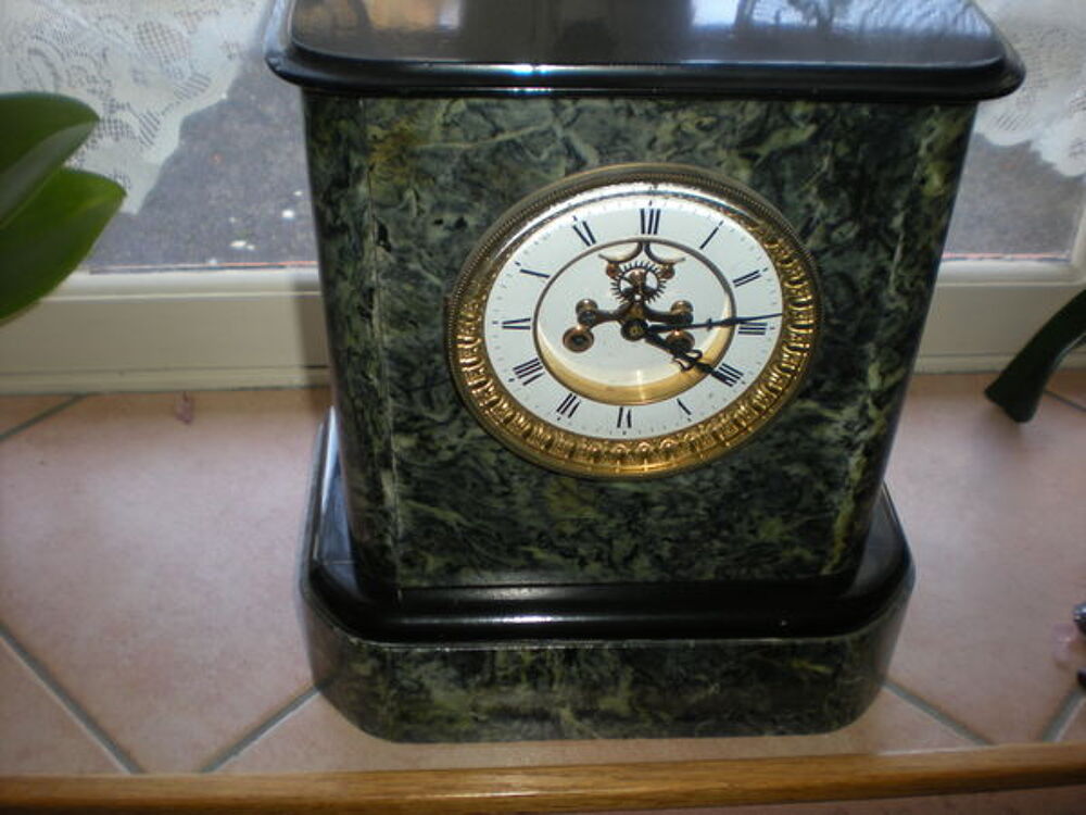 pendule en marbre vein&eacute; vert napol&eacute;on III de 1800/1900 