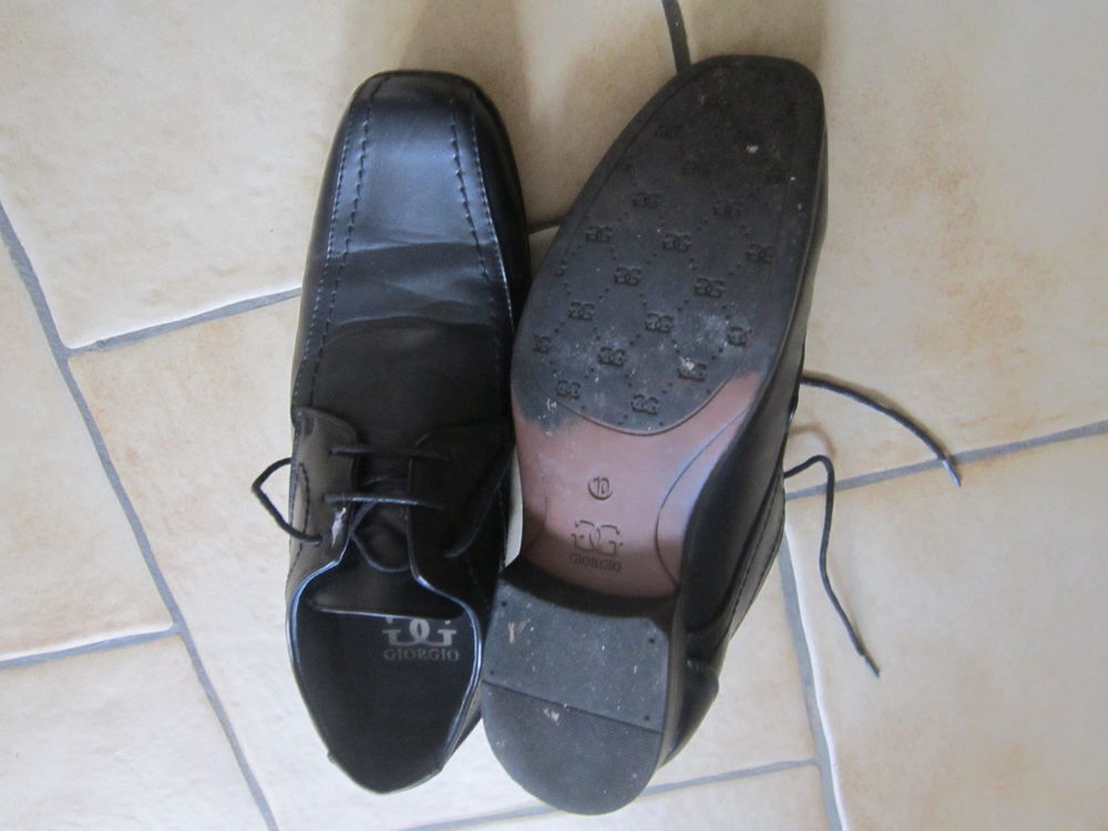 Une paire de chaussures Homme Chaussures