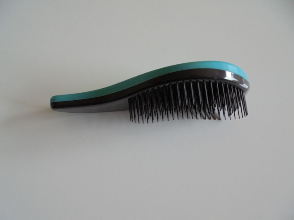 Brosse d&eacute;m&ecirc;lante (25) Maroquinerie