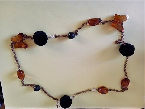 Collier fantaisie avec papillons et pompons orange et marron 2 Villiers (86)