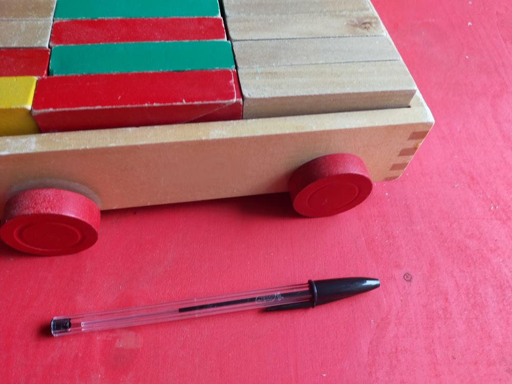 BOIS Jeu construction chariot pi&egrave;ces diverses
Jeux / jouets