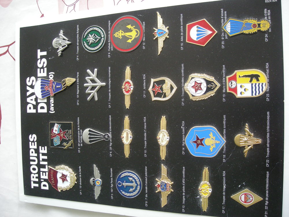 insignes militaires. 