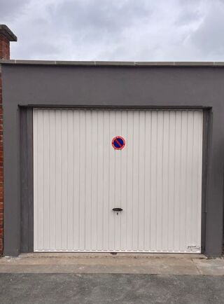  Parking / Garage à louer 15 m² Lille