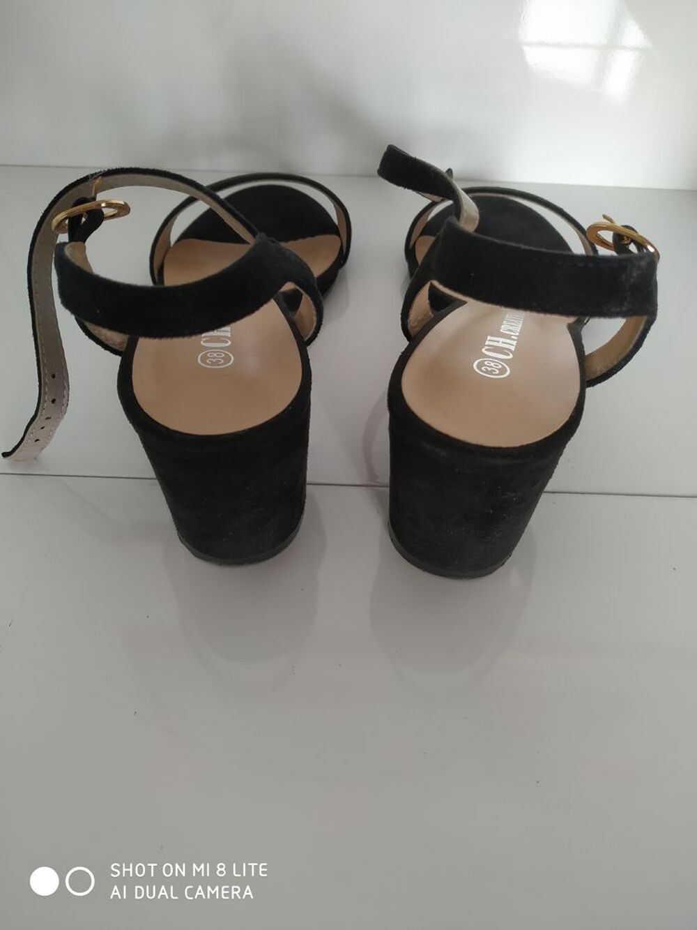 Sandales 38 daim noires &agrave; brides et talon bloc Chaussures