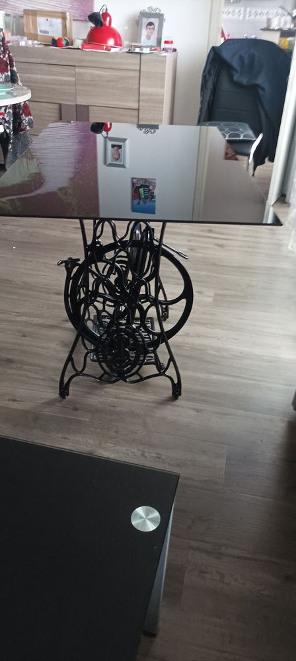 Table n&eacute;o r&eacute;tro, machine &agrave; coudre, plateau verre Meubles