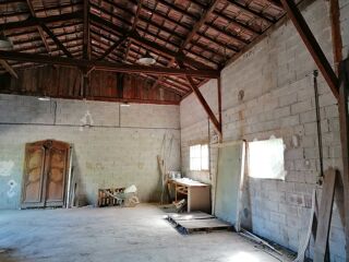  Parking / Garage � louer 96 m� Seillans