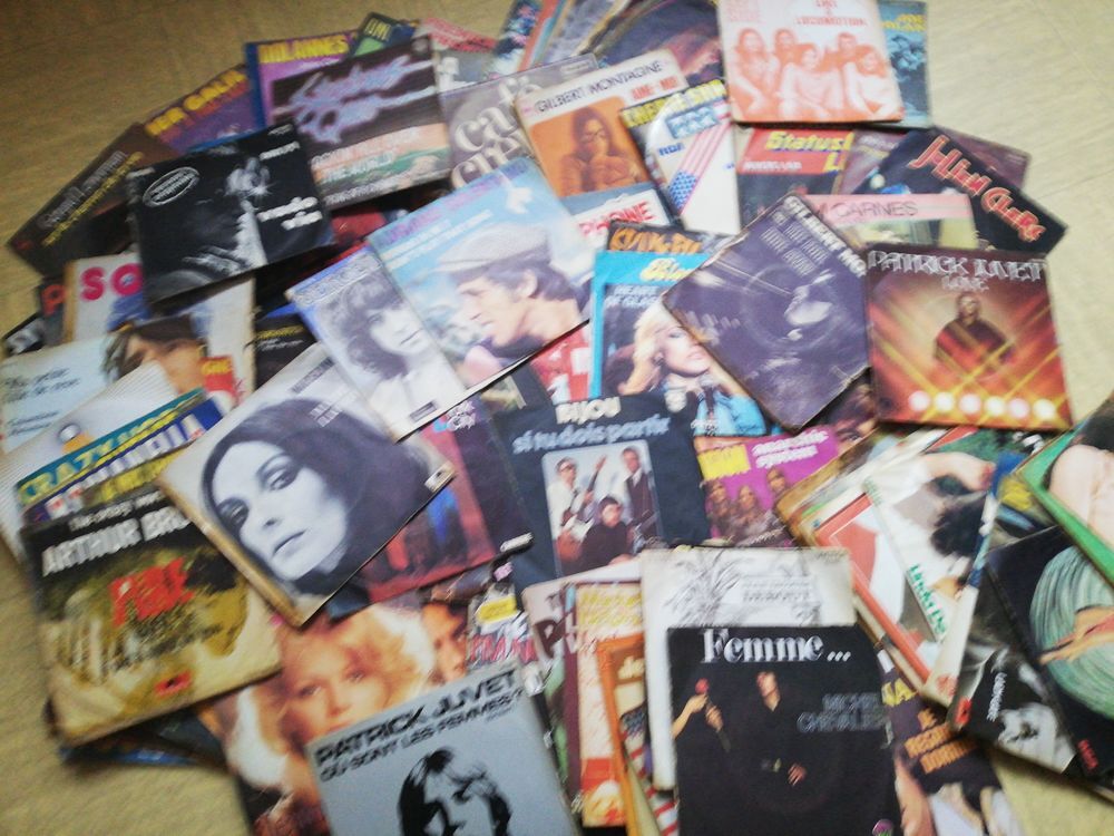 160 45 tours d occasions ann&eacute;e 70 90 CD et vinyles