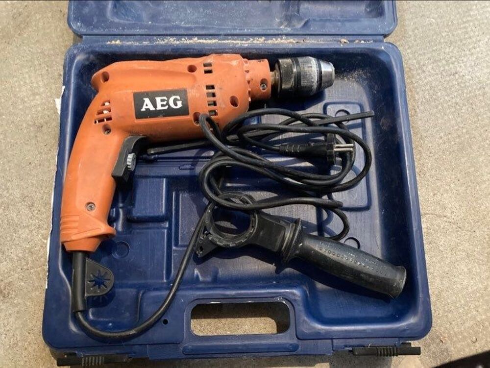 Perceuse &agrave; percussion avec coffret AEG SBE 600R Bricolage