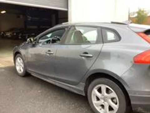 V40 Cross Country D2 115 Momentum 2014 occasion 44320 Saint-P&egrave;re-en-Retz
