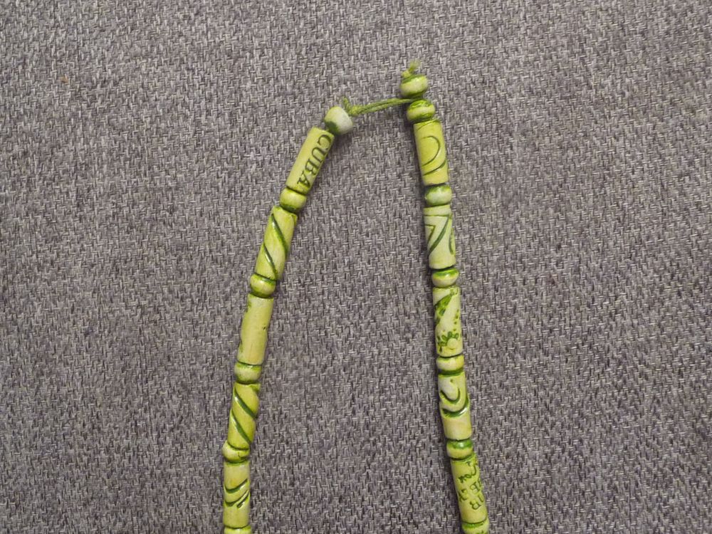 Collier Vert Pastel- Cuba- Neuf Bijoux et montres