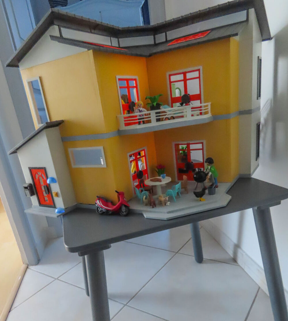 Playmobil Citylife la maison moderne enti&egrave;rement meubl&eacute;e 
Jeux / jouets