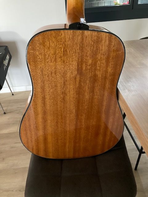 Achat/Vente Guitares - Guitare acoustique dreadnought 1/2 noire avec table  en tilleul - Rockstation