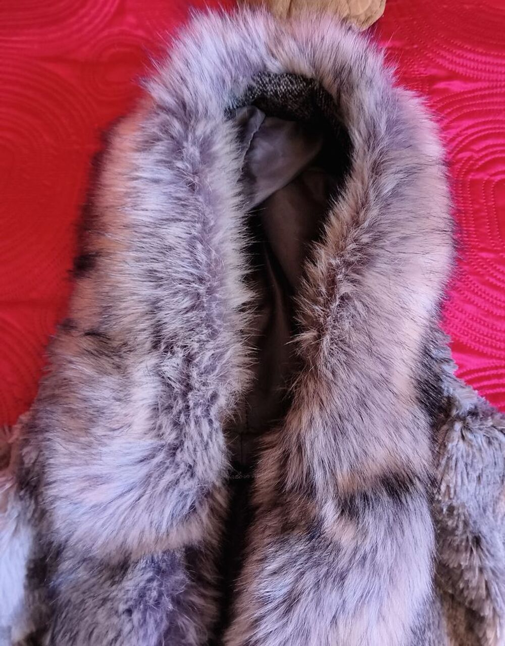 magnifique manteau mi-long en fausse fourrure Taille unique Vêtements