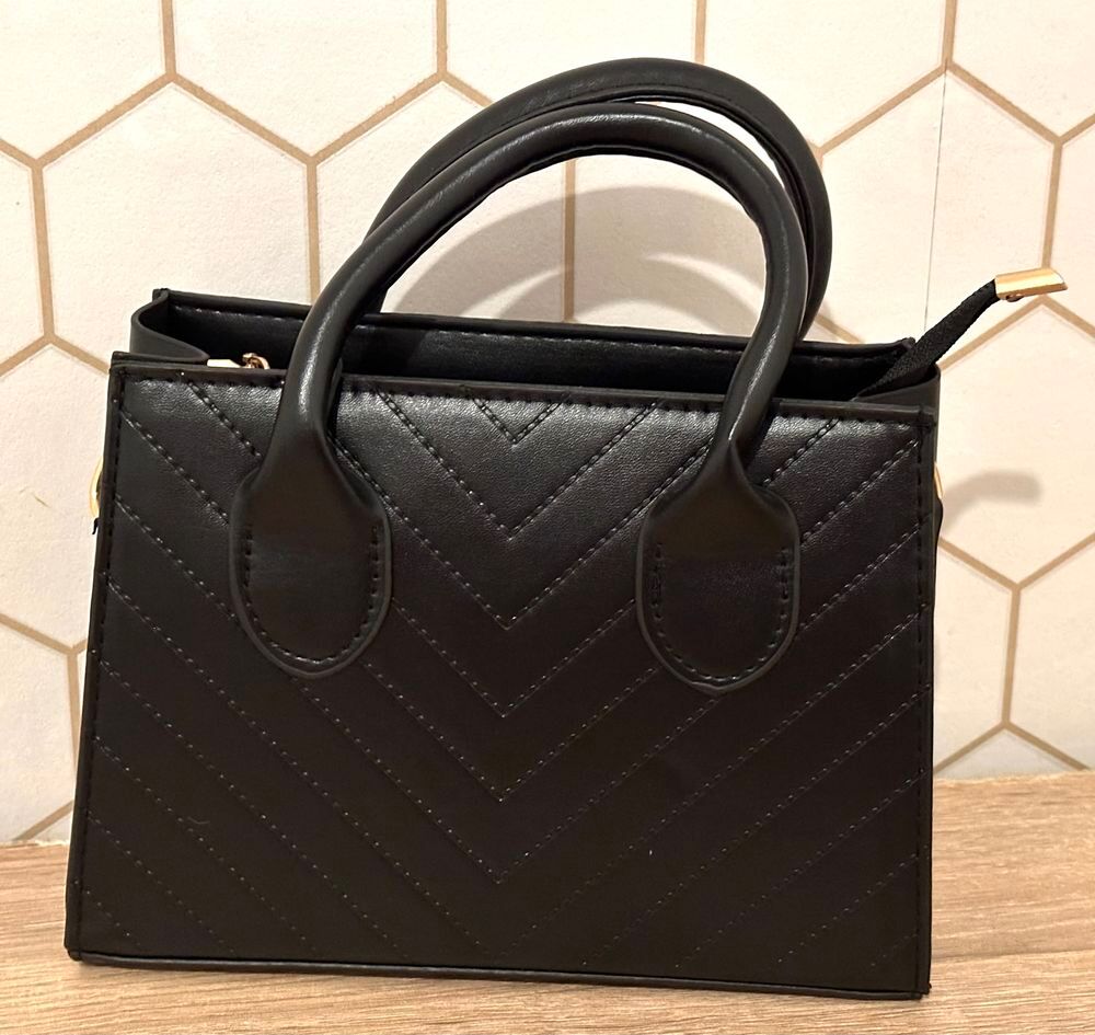 sac &agrave; main/ sac &agrave; bandouli&egrave;re Bijoux et montres