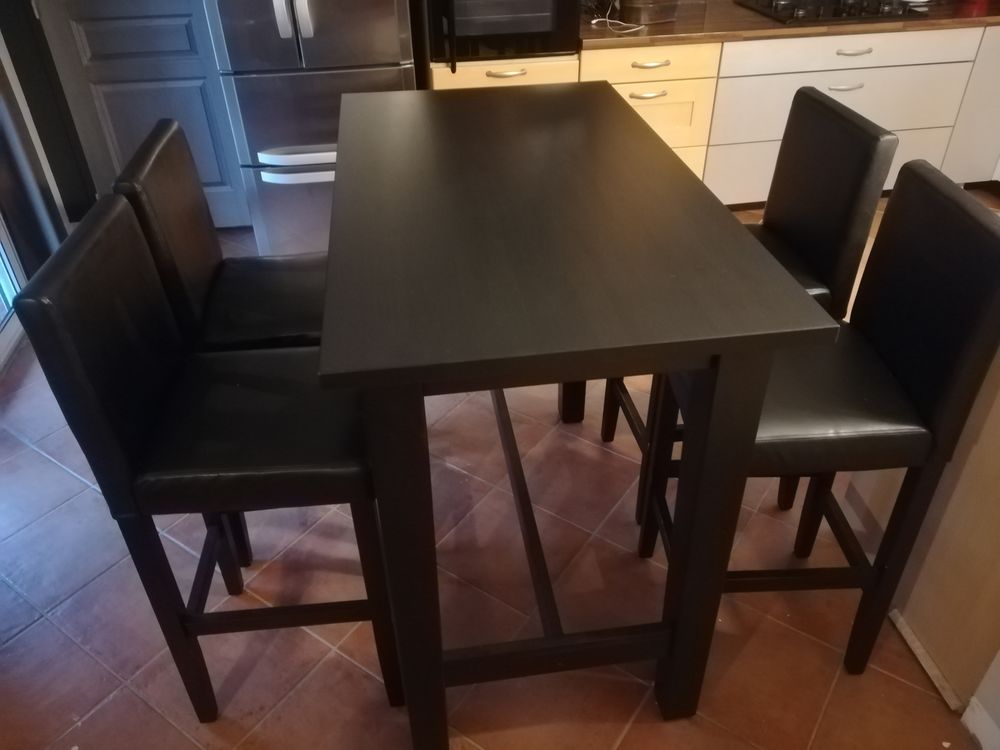 Table Haute IKEA noire et ses 4 fauteuils Meubles