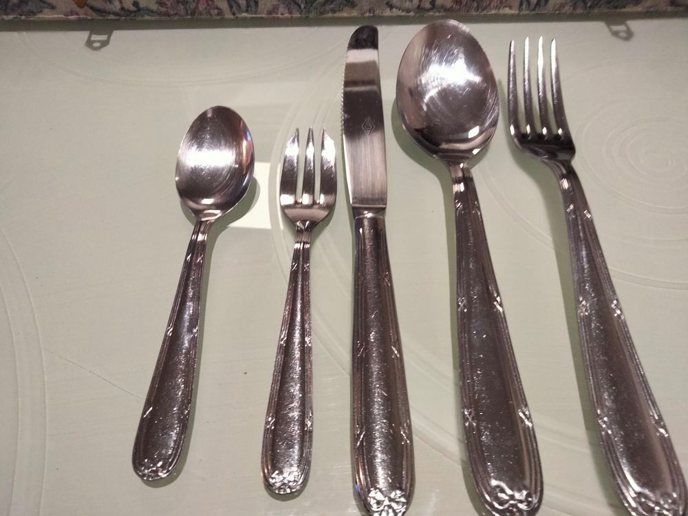 M&eacute;nag&egrave;res de 61 pi&egrave;ces assortis Cuisine