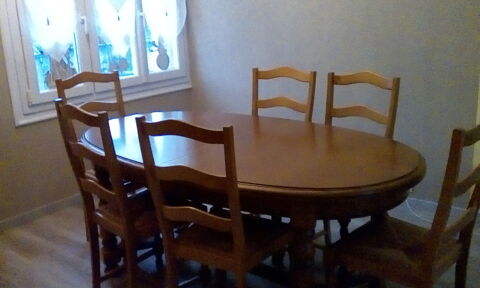 table a manger  plus 6 chaises bon etat prix 150 euros 150 Port-Brillet (53)