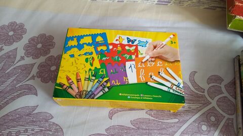 BOITE CREATIVE AVEC POCHOIRS 3 Al�s (30)