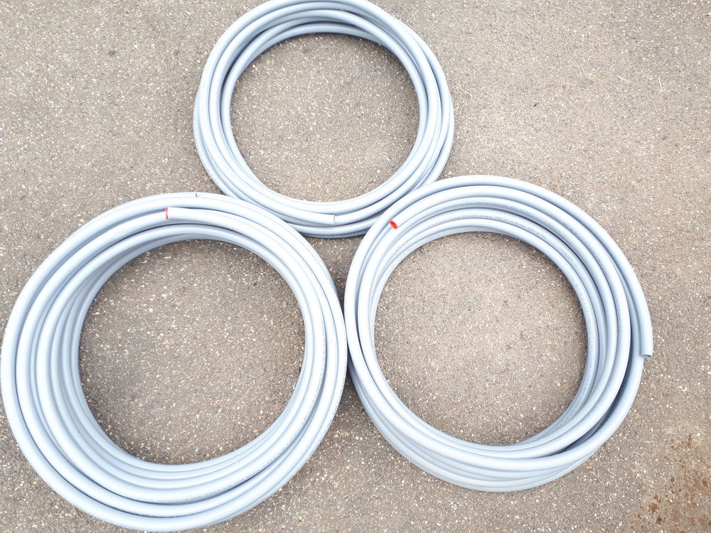 3 Couronnes de tube flexible PVC gris neuves Bricolage
