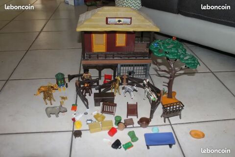 Playmobil centre de soin animaux Oambati station 23 Talence (33)