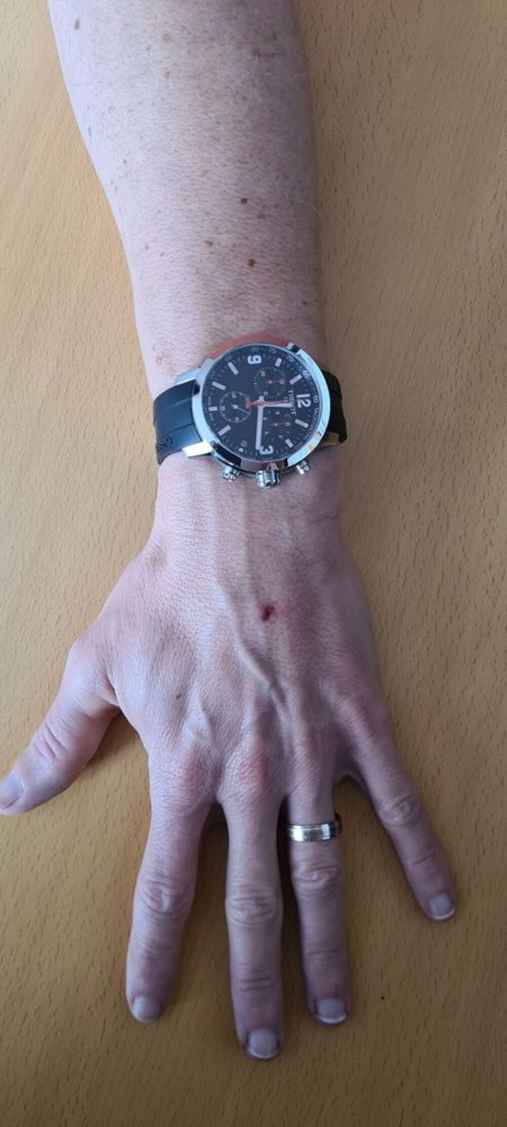Montre Tissot PRC 200 Quartz Chronographe. Bijoux et montres