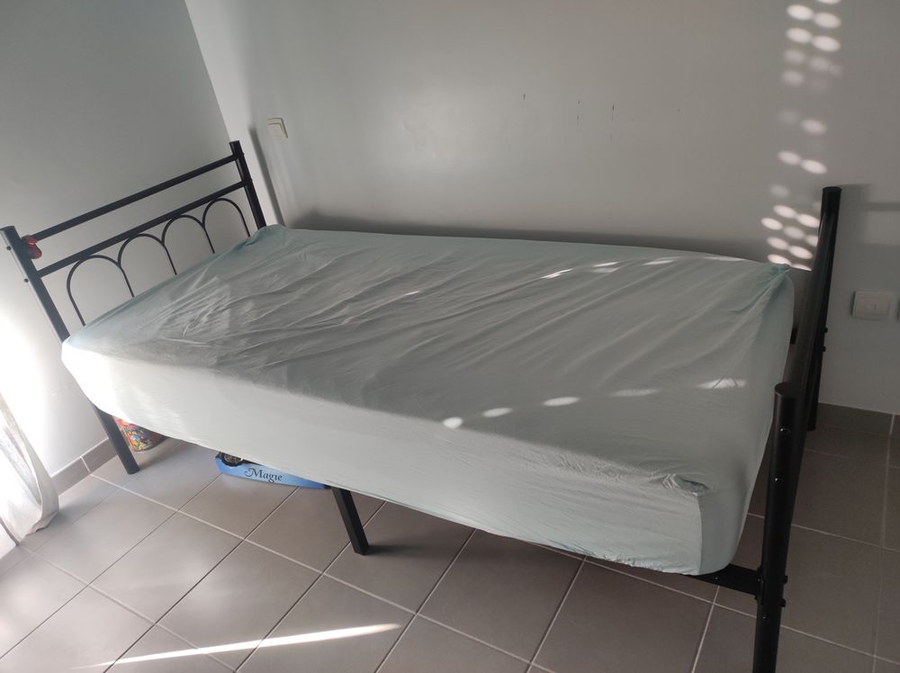 lit fer forg&eacute; avec sommier int&eacute;gr&eacute; 90X190 Meubles